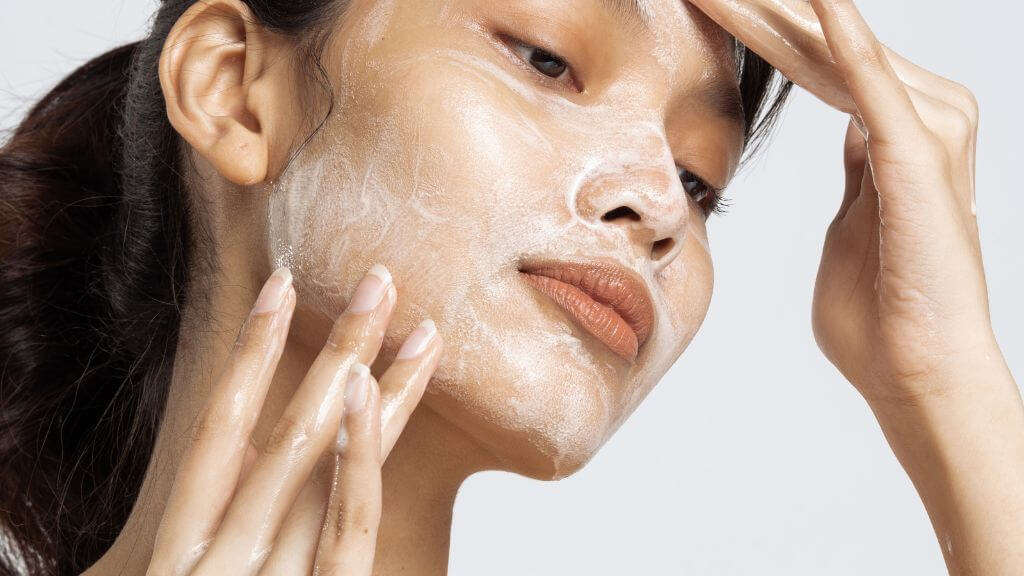 Skincare routine for sensitive skin in 2024 